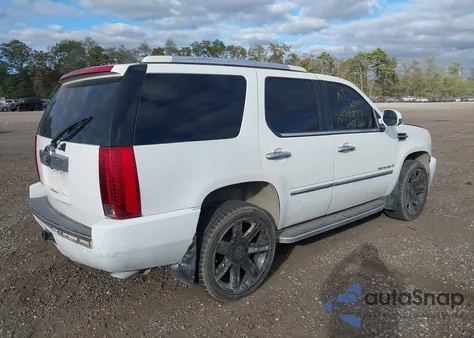 2007 Cadillac Escalade Standard z USA, uszkodzony, nr VIN 1GYFK638X7R201624